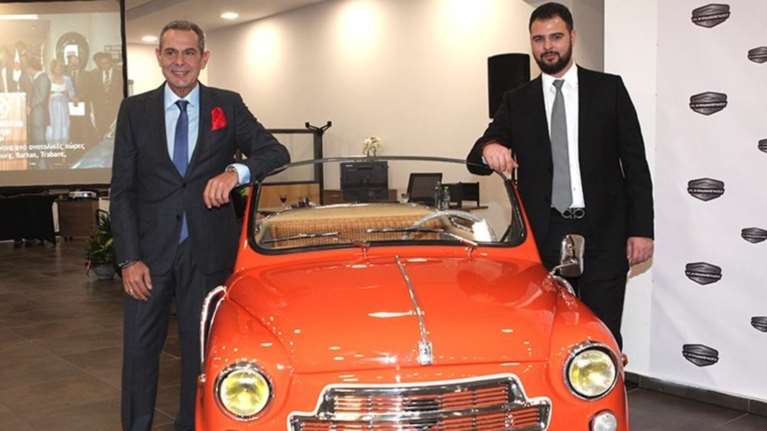 Ανοιξε έκθεση αυτοκινήτων ο... αγνώριστος Πάνος Καμμένος [φωτο]