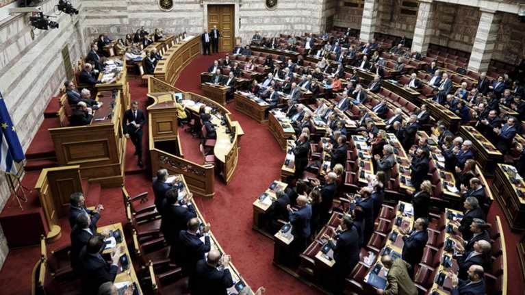 Ψηφίζεται σήμερα το επίδομα γέννησης ύψους 2.000 ευρώ