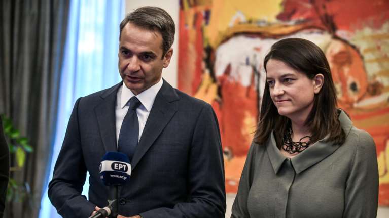 Συνάντηση Μητσοτάκη με την Κεραμέως στο Μαξίμου