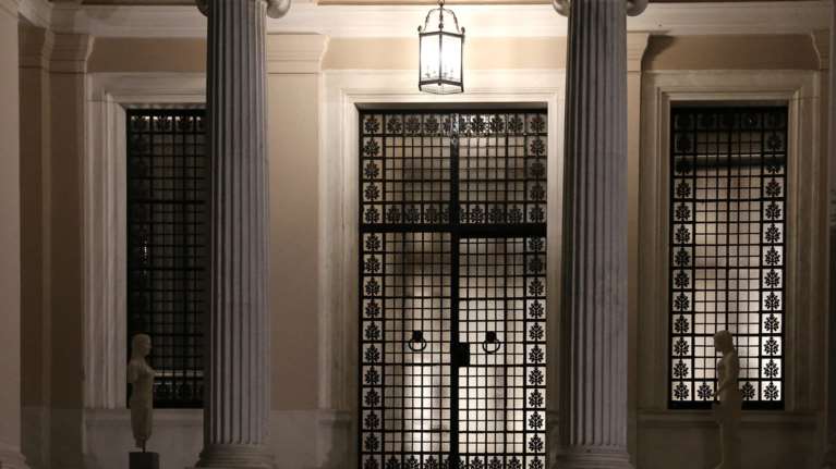 Μαξίμου: Υπεράνω ομάδων η κυβέρνηση  - Λαϊκισμός από ΣΥΡΙΖΑ