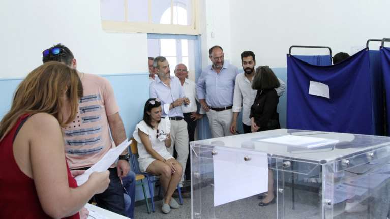 Δημοσκόπηση: Η ΝΔ είναι μπροστά με 17%, «όχι» στις πρόωρες εκλογές