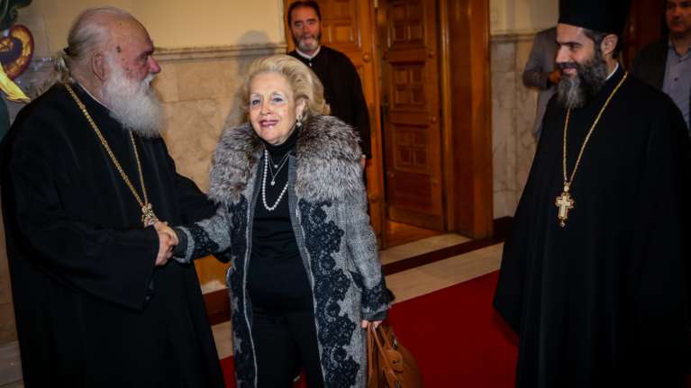 Επανεμφάνιση Βασιλικής Θάνου: Με γούνα στον Ιερώνυμο