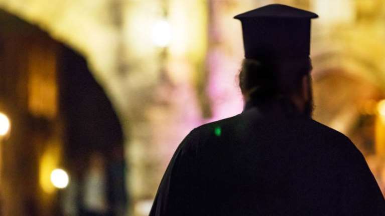 Καταγγελία Τζανάκη: &quot;Ιερείς αρνούνται να μεταλάβουν εμβολιασμένους&quot; - &quot;Μεμονωμένες περιπτώσεις&quot;, απαντά ο πρόεδρος των κληρικών