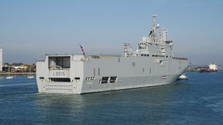 Στο Βόλο το θηριώδες γαλλικό ελικοπτεροφόρο «Dixmude»