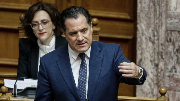 Άδωνις για μαγαζιά: Η κυβέρνηση δεν θα ανοίξει γενικά θέμα Κυριακών