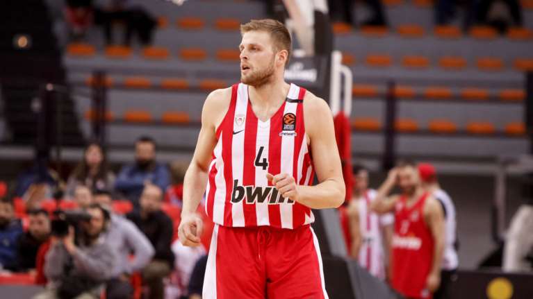 Σοκ στον Ολυμπιακό: Ρήξη συνδέσμων ο Χαραλαμπόπουλος