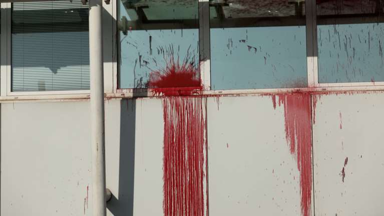 Επίθεση Ρουβίκωνα στο γραφείο του πρύτανη Πανεπιστημίου Πειραιά