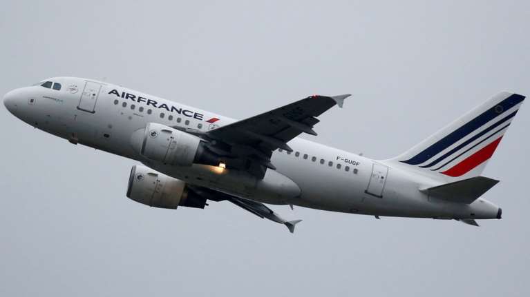 Kοροναϊός:Aεροπορικές εταιρείες σταματούν τις πτήσεις σε Κίνα