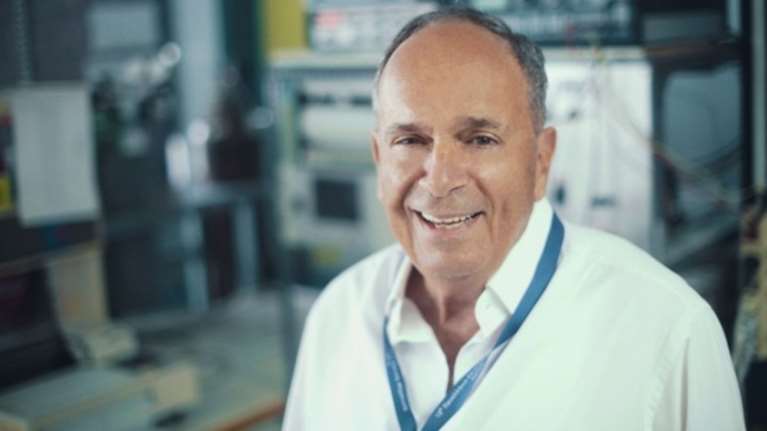 Ο κορυφαίος Έλληνας που θα ξαναγράψει τα βιβλία της Φυσικής