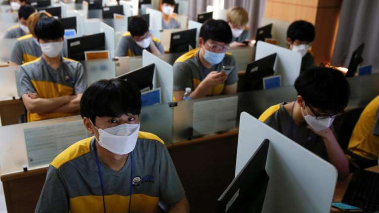 Προβλέψεις σοκ για κοροναϊό: «Μοιάζει πλέον με πανδημία»