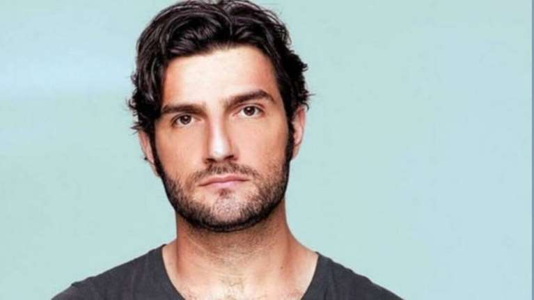 Ο γοητευτικός Νίκος Κουρής παρουσιαστής στην ΕΡΤ: Αυτή είναι η εκπομπή του