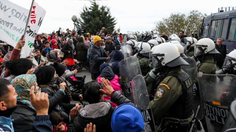 Βόμβα Μηταράκη για τα επεισόδια στη Μόρια: &quot;Μπορεί να ήταν υποκινούμενα&quot;...