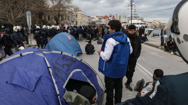 Μεταναστευτικό: Στο μικροσκόπιο οι ΜΚΟ -Στη Βουλή η τροπολογία
