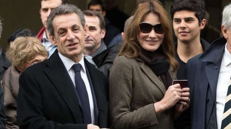 «Λιώνει» η Κάρλα Μπρούνι για τον Σαρκοζί - 12 χρόνια γάμου