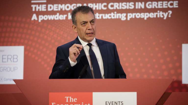 Ο Βρούτσης εξηγεί πώς θα δοθούν τα αναδρομικά στους συνταξιούχους