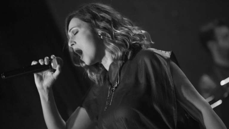 Συγκλονίζει η Ελένη Πέτα για τον θάνατο του αδελφού της: Έσπασα σε κομμάτια