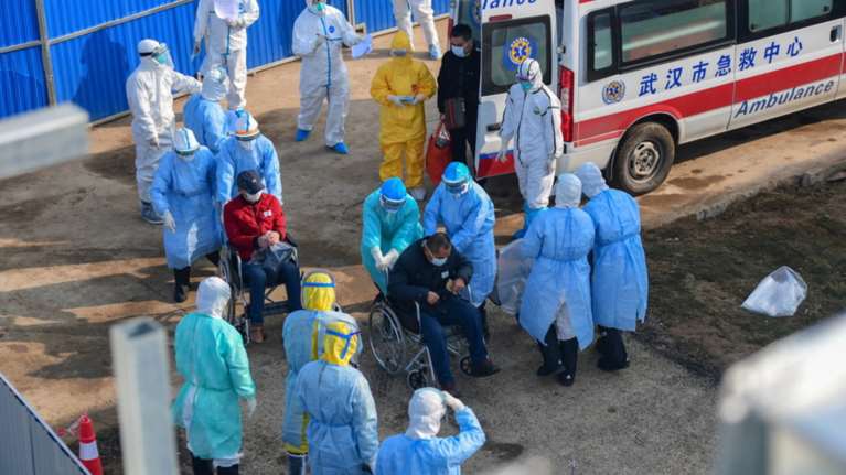 Κοροναϊός: Οι πρώτοι ασθενείς στο νοσοκομείο που χτίστηκε σε 10 ημέρες