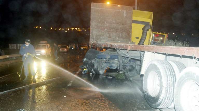 «Δίπλωσε» νταλίκα στην εθνική οδό Θεσσαλονίκης - Έδεσσας