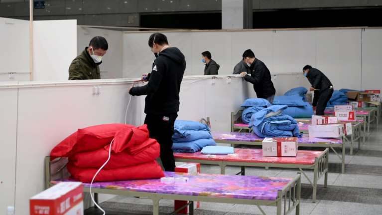 Κοροναϊός: Στην Ουχάν μετατρέπουν όλα τα γήπεδα σε νοσοκομεία