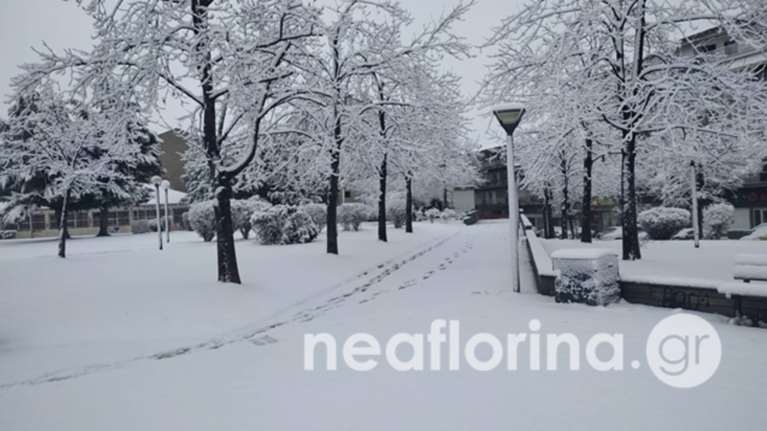 Κλειστοί δρόμοι και σχολεία από την κακοκαιρία, χιόνια τσουχτερό κρύο