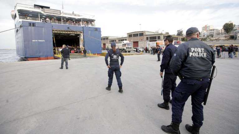 Πέραμα: Εντοπίστηκε ο ανήλικος που πήδηξε στο νερό να αποφύγει τη σύλληψη