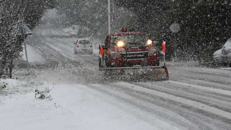 Επελαύνει η κακοκαιρία: Πέφτουν χιόνια και στην Αττική
