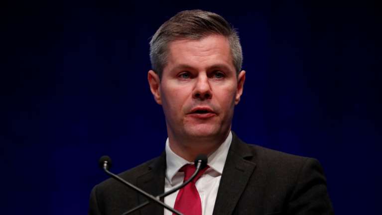 Παραίτηση του ΥΠΟΙΚ της Σκωτίας - Παρενοχλούσε 16χρονο αγόρι