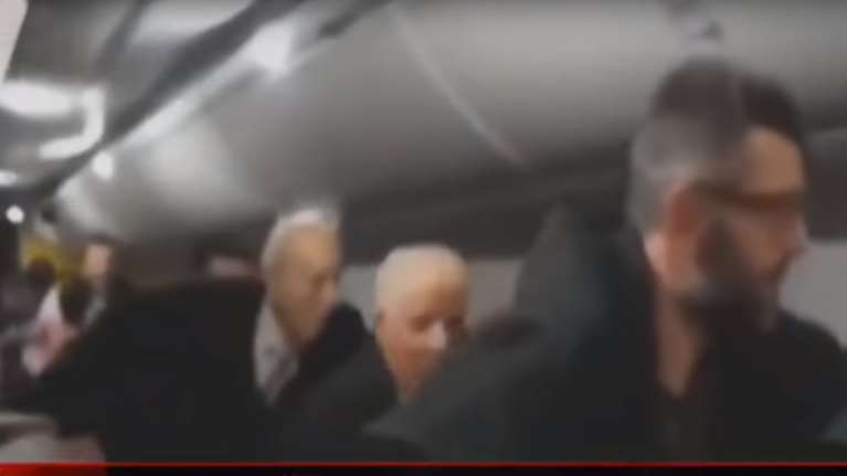 Βίντεο σοκ: Οι επιβάτες ουρλιάζουν στην καμπίνα του Boeing