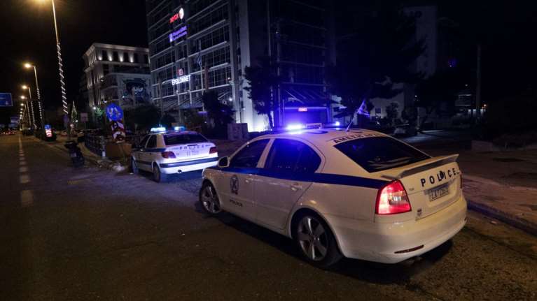 Σπείρα λήστευε ανήλικους- Τους χτυπούσαν με σιδερογροθιά και τους έγδυναν