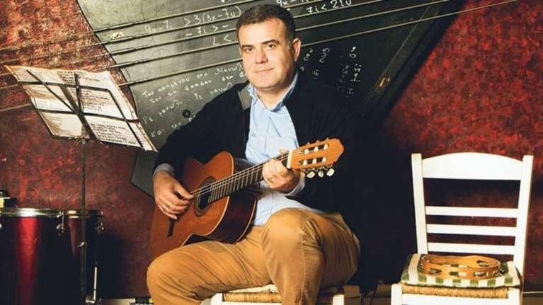 Πρώην υπουργός αναλαμβάνει ραδιοφωνική εκπομπή για μουσικά ταλέντα