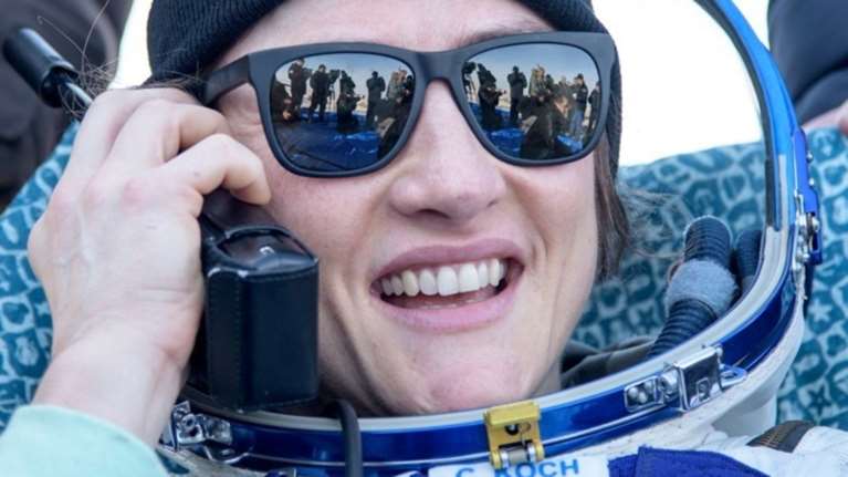 Επέστρεψε στη γη η αστροναύτης Κόουκ-Ρεκόρ παραμονής στο διάστημα