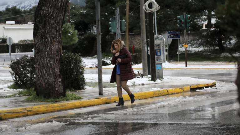 Συνεχίζεται το τσουχτερό κρύο - Βροχές, καταιγίδες και χιόνια