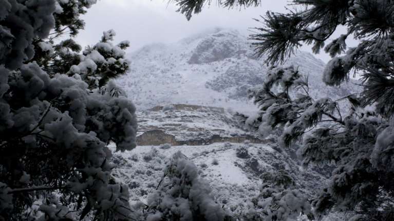 Τσουχτερό κρύο, χαμηλές θερμοκρασίες και χιόνια στην Αττική
