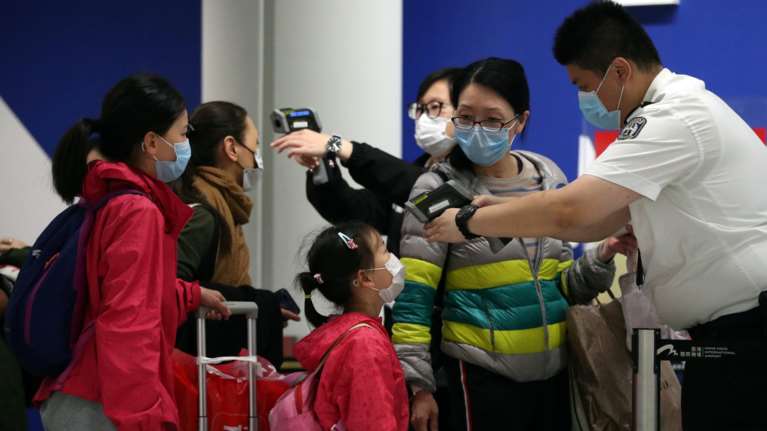 Κοροναϊός: Ξεπέρασαν τα 34.000 τα κρούσματα, 636 νεκροί [εικόνες]