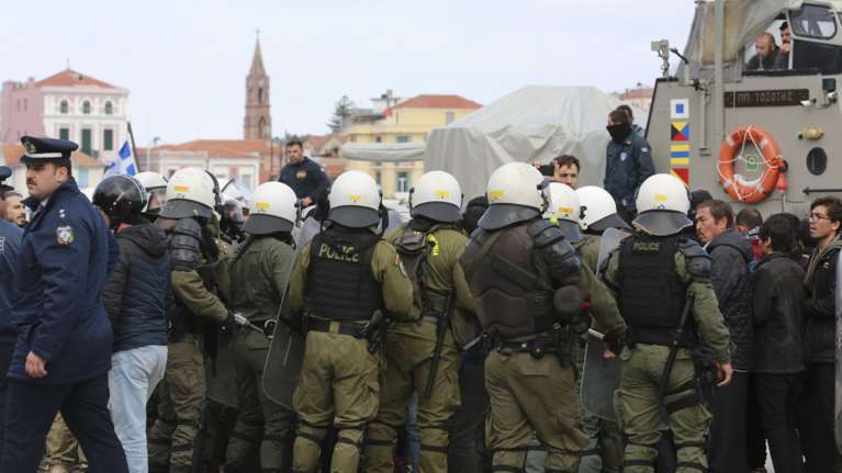 Μυτιλήνη: Επτά συλλήψεις για το «τάγμα εφόδου» στη Μόρια