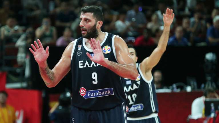 &quot;Αυλαία&quot; και για τον Γιάννη Μπουρούση:  &quot;Κρεμάει&quot; τη φανέλα του μετά τους Σπανούλη και Ζήση