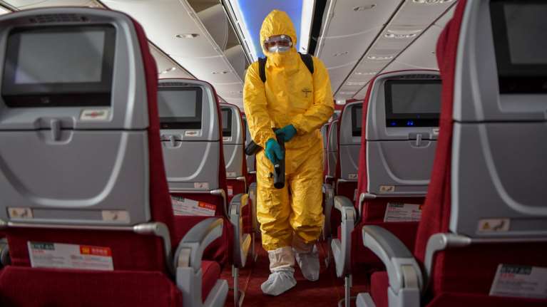 Κοροναϊός: Ελλείψεις μασκών, στολών και γαντιών σε όλο τον κόσμο λέει ο ΠΟΥ