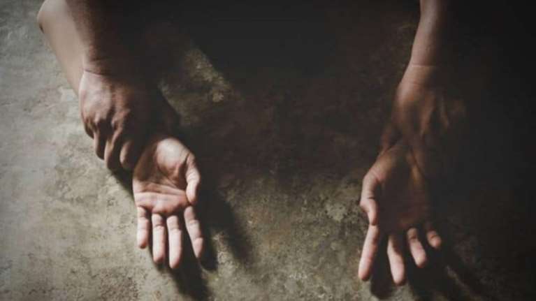 Κατάθεση-σοκ για τους «δράκους»: Πρώτα μου έσπασαν το χέρι &amp; μετά με βίασαν