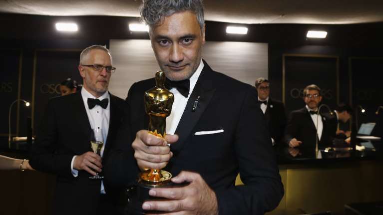 Ο σκηνοθέτης του Τζότζο πήρε το Όσκαρ και μετά το ...έκρυψε