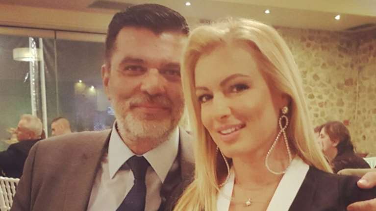 Η καλλονή δημοσιογράφος που παντρεύεται βουλευτή της ΝΔ, κουμπάρος ο Πέτσας