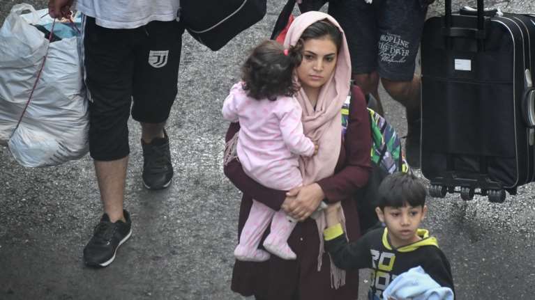 Αποκάλυψη FAZ: Αυτοί κερδίζουν από το προσφυγικό στην Ελλάδα