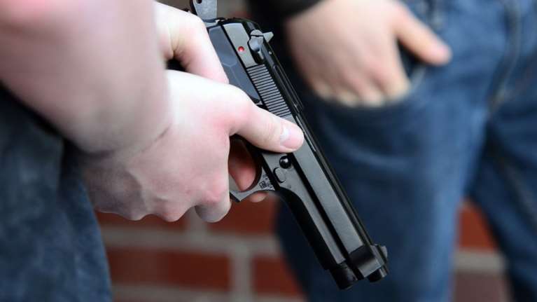 Σκηνές Φαρ Ουέστ με πυροβολισμούς σε χωριό του Ηρακλείου