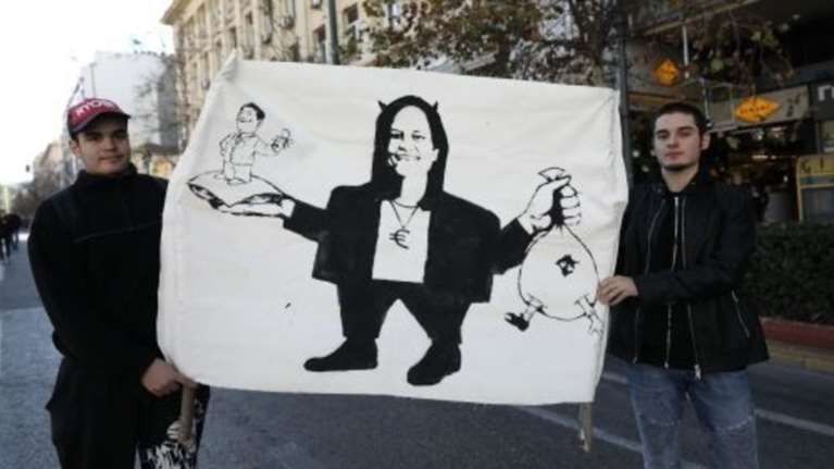 Μαθητές ζωγράφισαν την Κεραμέως με κέρατα διαβόλου για την πορεία