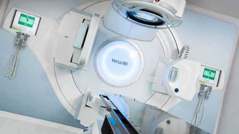 Βουλή: Έλεγχοι για ενδεχόμενες καταχρηστικές χρεώσεις σε ασθενείς που υποβάλλονται σε ακτινοθεραπείες σε ιδιωτικά κέντρα