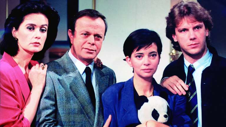 Αυτές είναι οι μακροβιότερες εκπομπές στην ελληνική τηλεόραση-Τις θυμάστε;