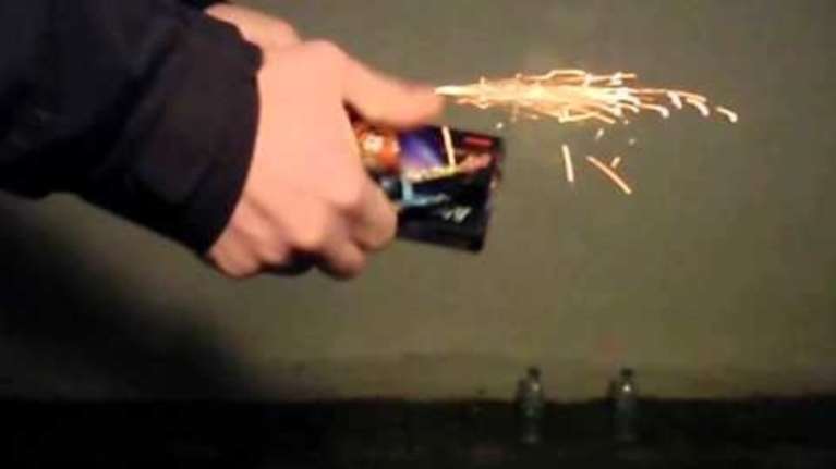 Πάτρα: Νέα επίθεση με δυναμιτάκια εξωσχολικών σε ΕΠΑΛ της Πάτρας ΕΠΑΛ - Βρίσκουν μιμητές οι &quot;πλακαδόροι&quot;