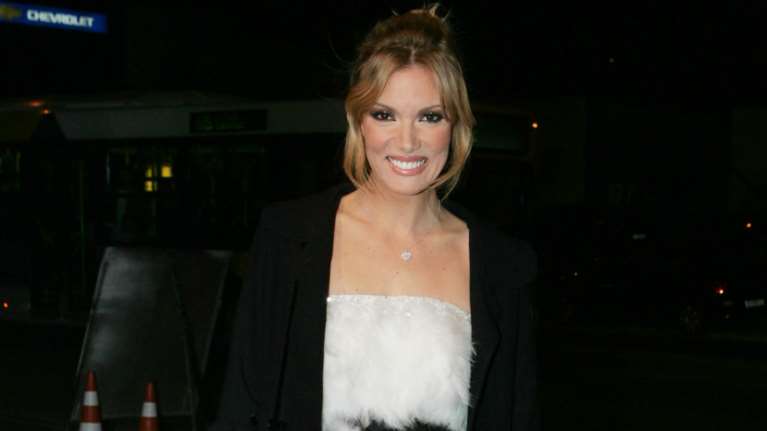 Αψεγάδιαστη η Καγιά με σούπερ μίνι &amp; απίθανα γυμνασμένα πόδια [Εικόνα]