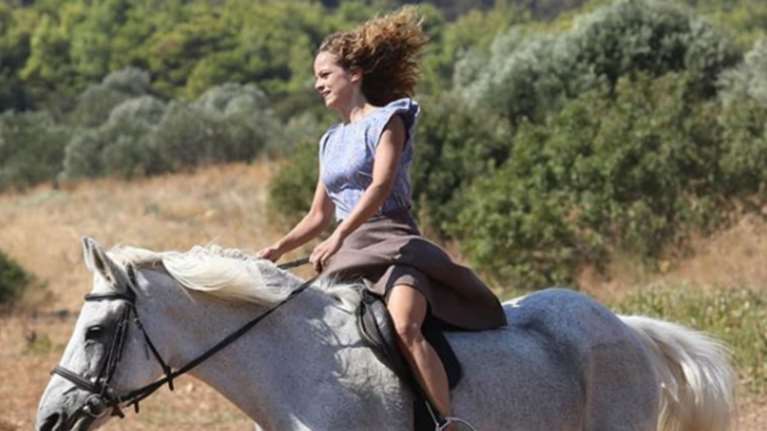 Αγριες Μέλισσες: Δεύτερο νυφικό για την «Ασημίνα» - Δείτε τις εικόνες