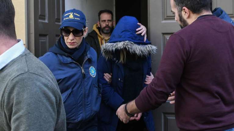 Πάτρα: Δίωξη στη μητέρα που παράτησε το βρέφος και πνίγηκε