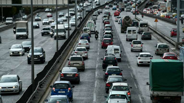 Καθυστερήσεις σε Αττική οδό, Κηφισό και λεωφόρο Ποσειδώνος- Δείτε live την κίνηση